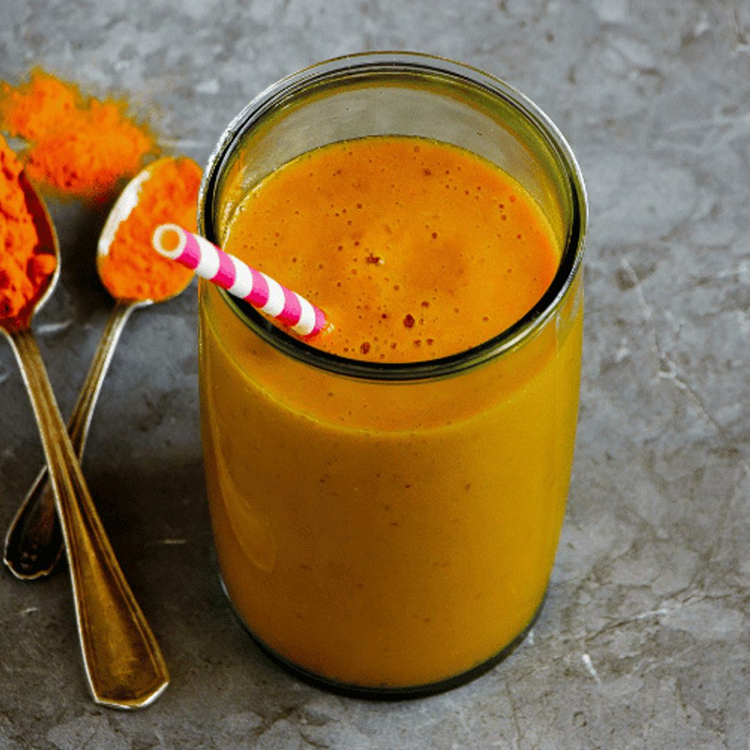 Sweet smoothie with turmeric & mango | Recipe